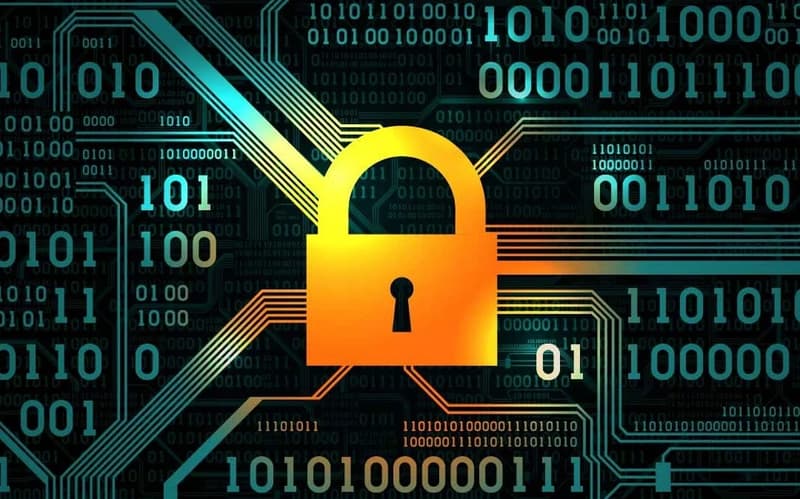 Silhouette di un uomo in giacca e cravatta accanto a un emblema circolare con impronta digitale e la scritta Cyber Security