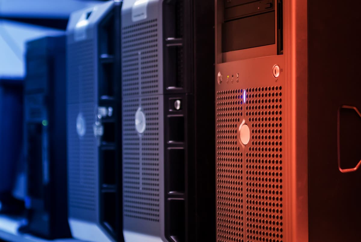Fila di workstation e server professionali di fascia alta